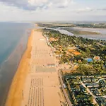 Bright Flat Close To Promenade