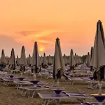 Bright Flat Close To Promenade Appartamento Bibione