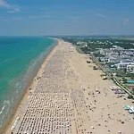 Apartment Bright Flat Close To Promenade *