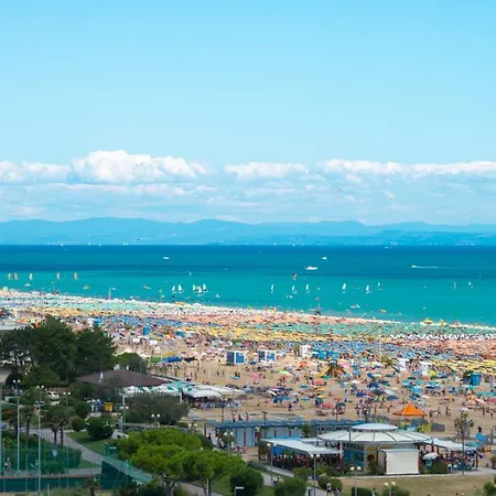 아파트 Bright Flat Close To Promenade *