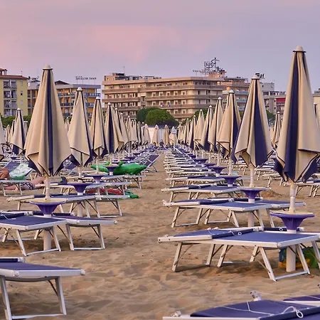 Bright Flat Close To Promenade