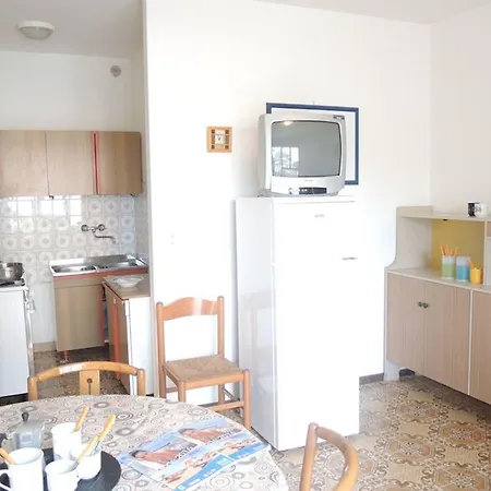 Bright Flat Close To Promenade 아파트