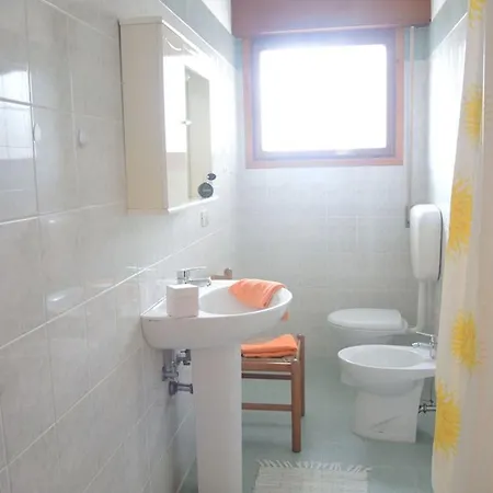 Bright Flat Close To Promenade 아파트 *