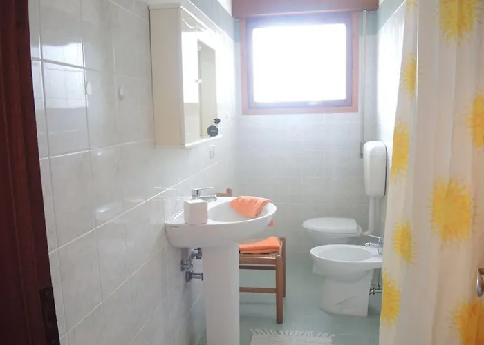 Bright Flat Close To Promenade Apartman *